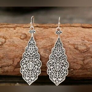 Elegant Silver Filigree Earrings